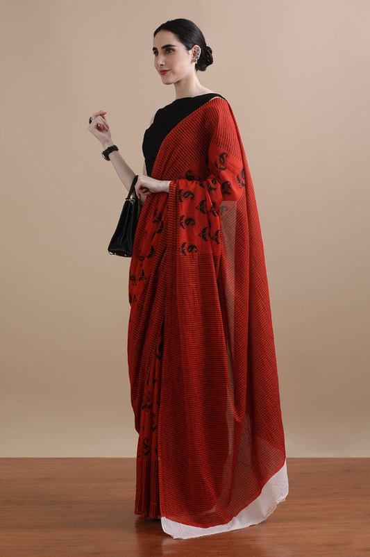 Ember Trace — Cotton Mulmul Printed Saree