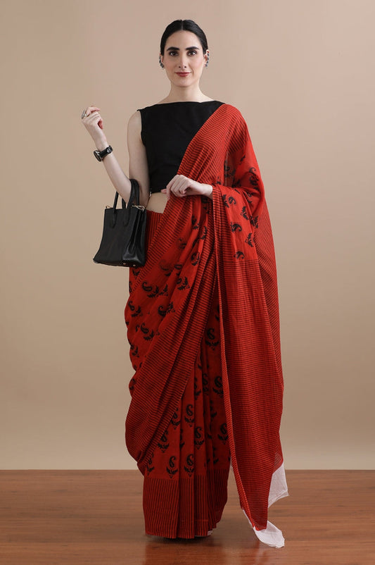 Ember Trace — Cotton Mulmul Printed Saree
