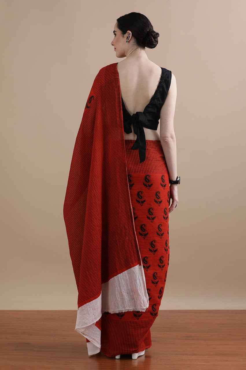 Ember Trace — Cotton Mulmul Printed Saree