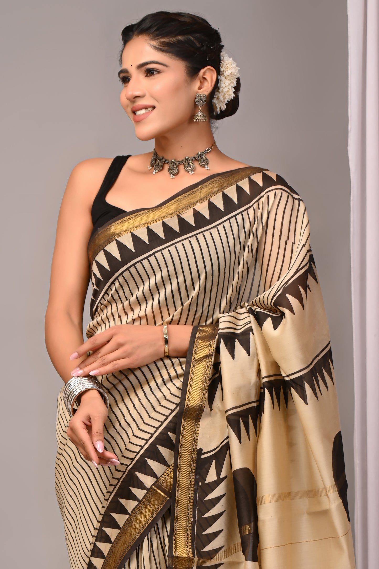 Dopahar Kinar - Handblock Printed Maheshwari Silk Saree