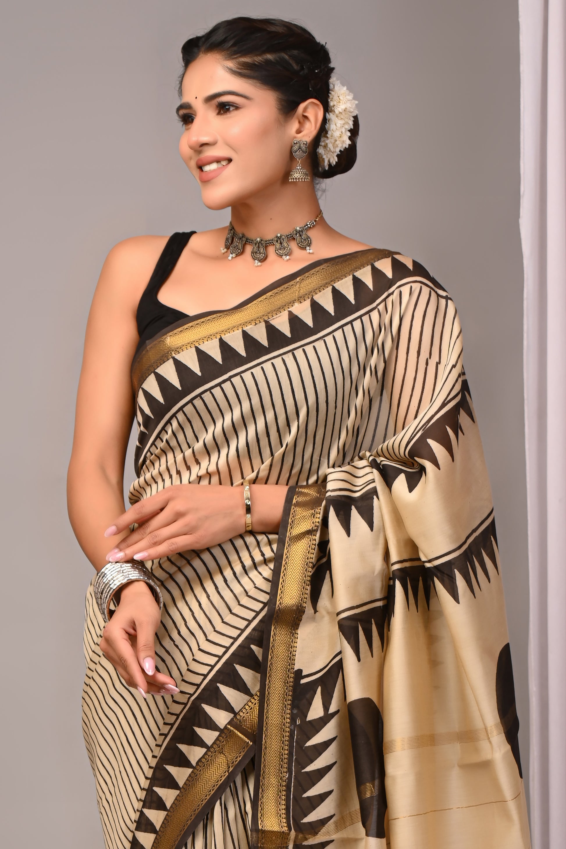 Dopahar Kinar - Handblock Printed Maheshwari Silk Saree