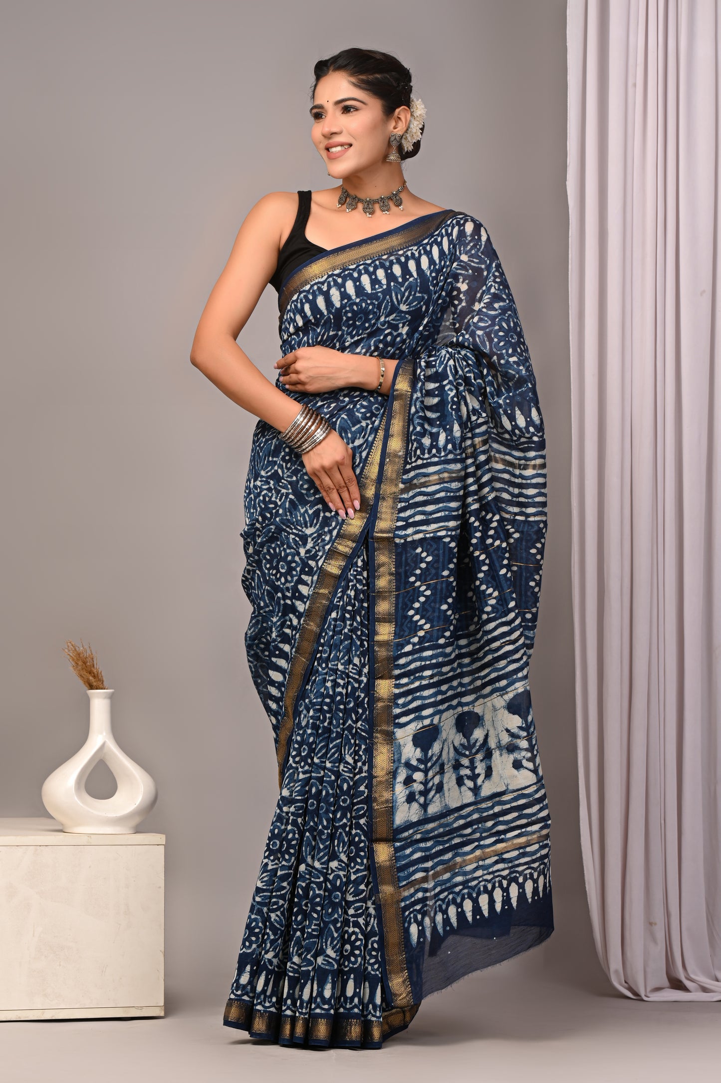 Dopahar Neel - Handblock Printed Maheshwari Silk Saree