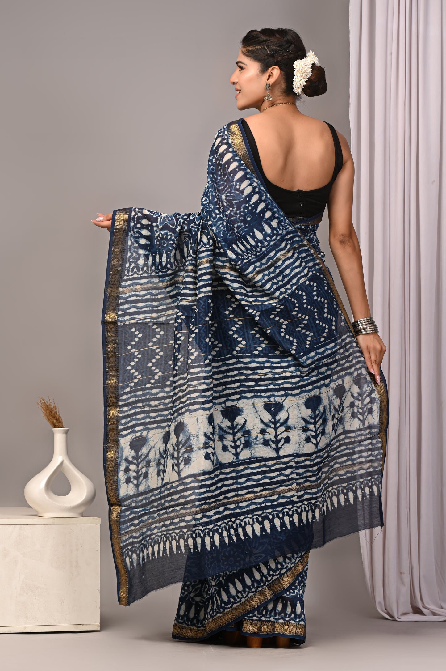 Dopahar Neel - Handblock Printed Maheshwari Silk Saree