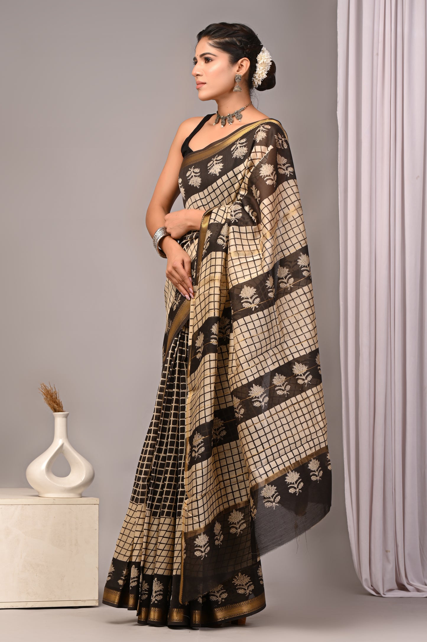 Dopahar Koshur - Handblock Printed Maheshwari Silk Saree