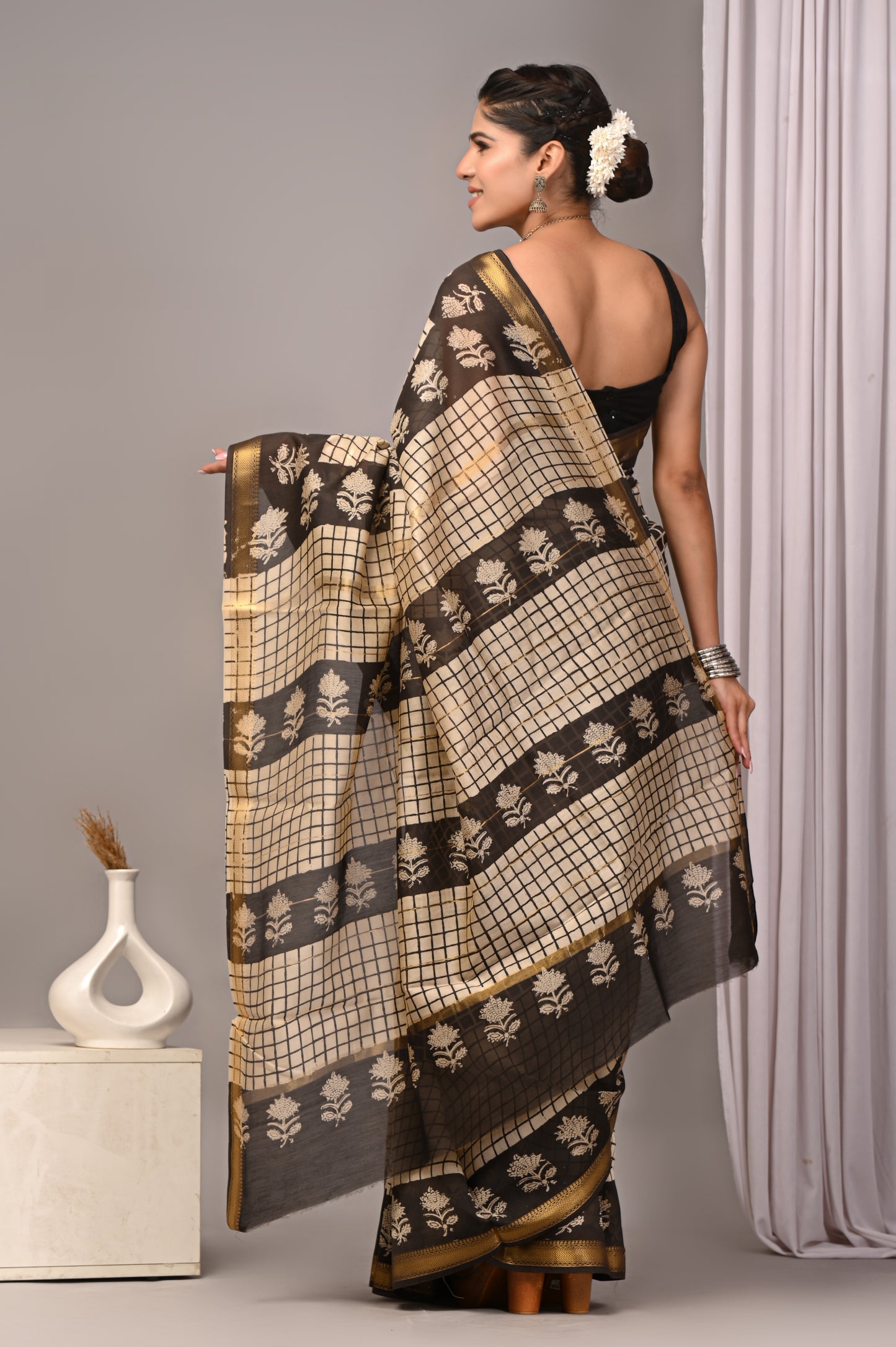 Dopahar Koshur - Handblock Printed Maheshwari Silk Saree