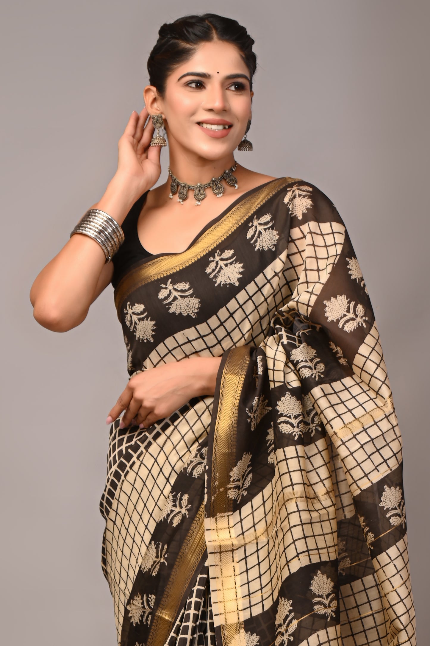 Dopahar Koshur - Handblock Printed Maheshwari Silk Saree