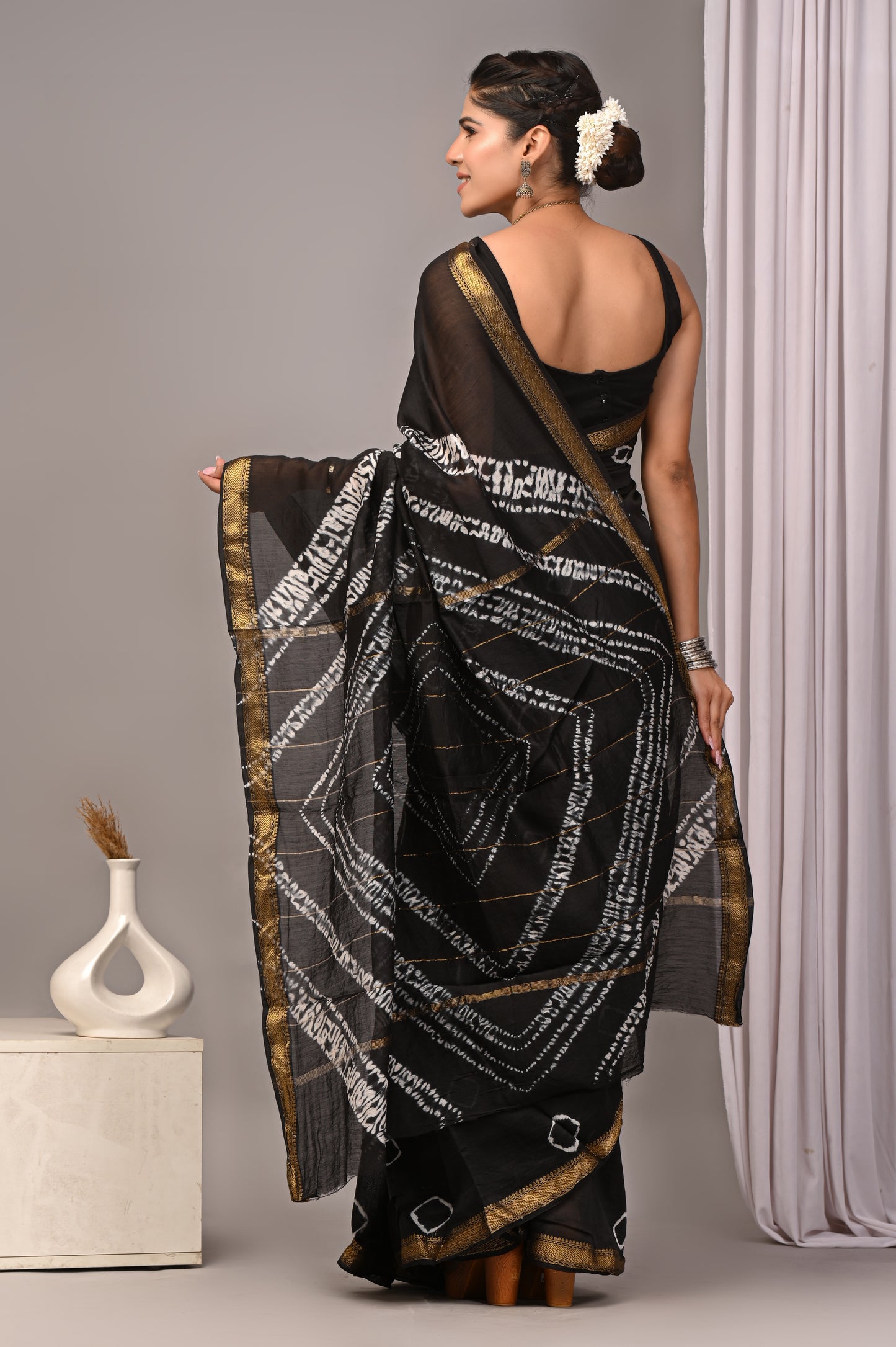 Dopahar Chaav - Handblock Printed Maheshwari Silk Saree