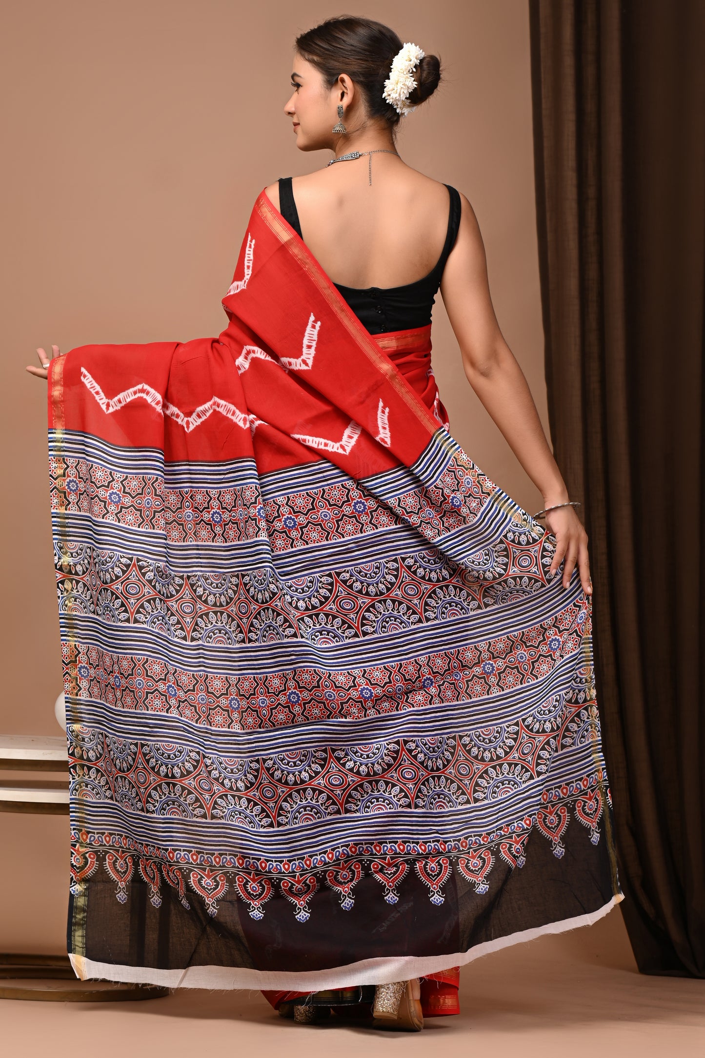 GOLD - Laal Bel Booti - Cotton Saree with Zari Borders