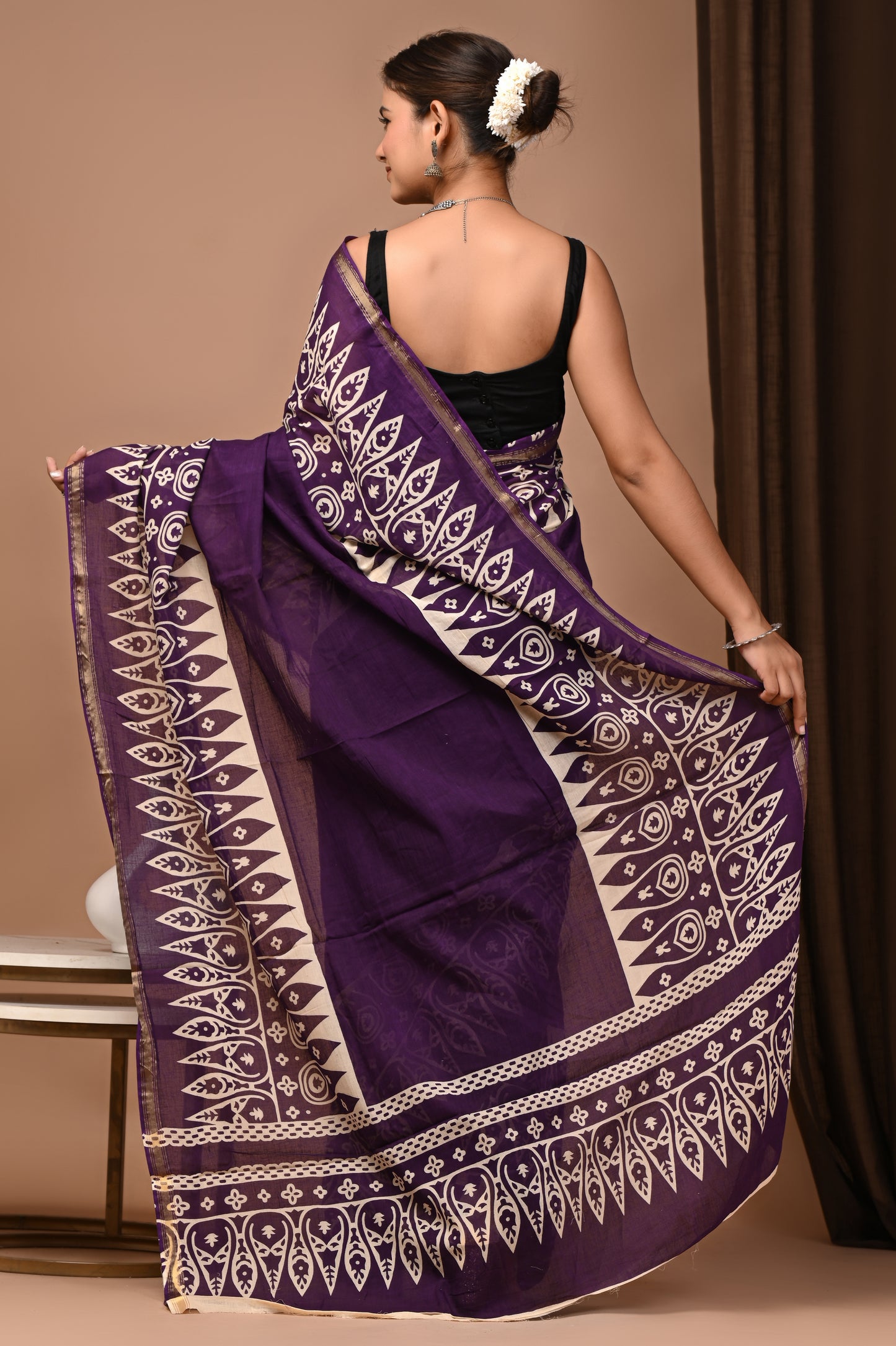 GOLD - Jamuni Kairi Booti - Cotton Saree with Zari Borders