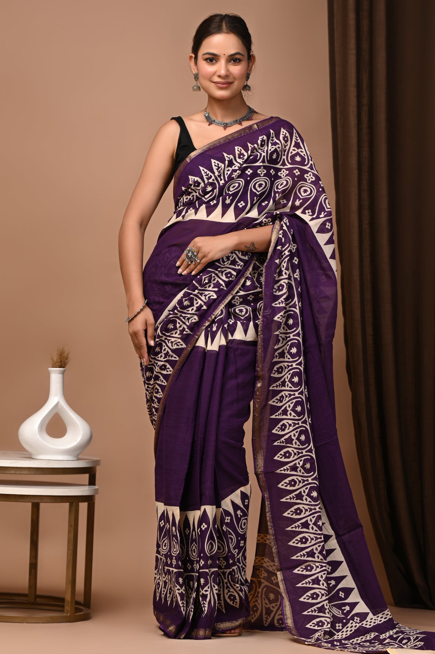 GOLD - Jamuni Kairi Booti - Cotton Saree with Zari Borders