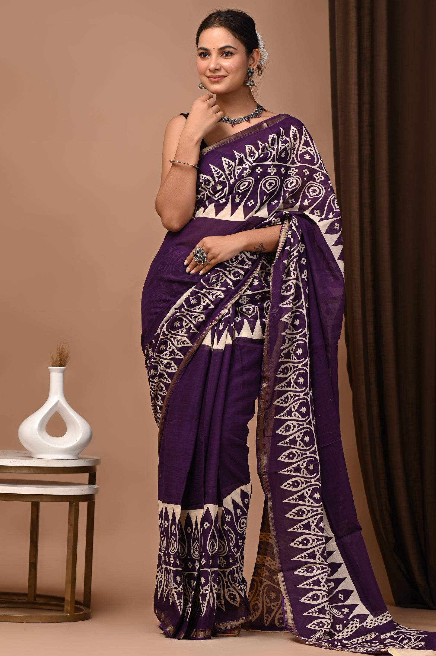 GOLD - Jamuni Kairi Booti - Cotton Saree with Zari Borders