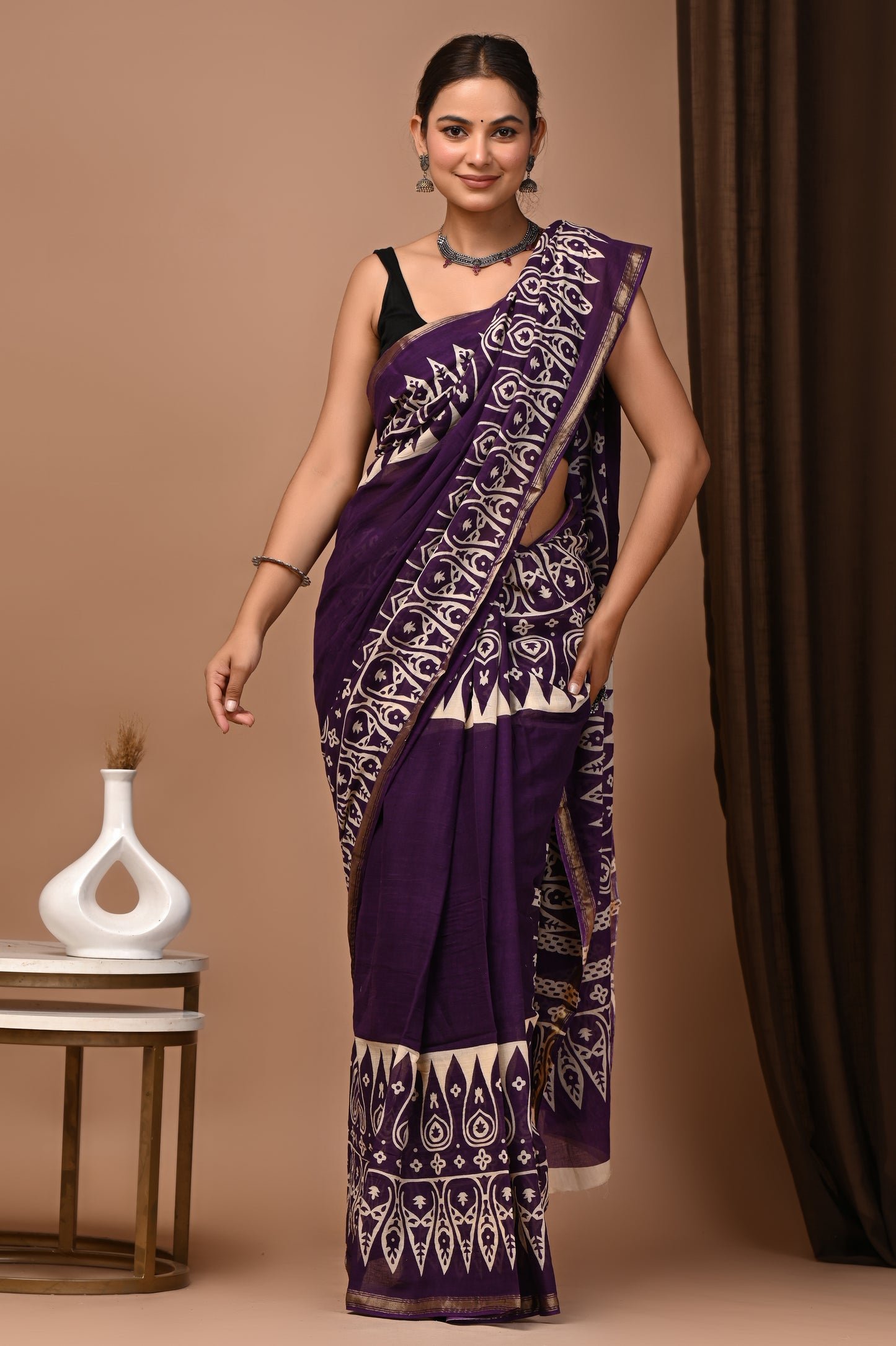 GOLD - Jamuni Kairi Booti - Cotton Saree with Zari Borders