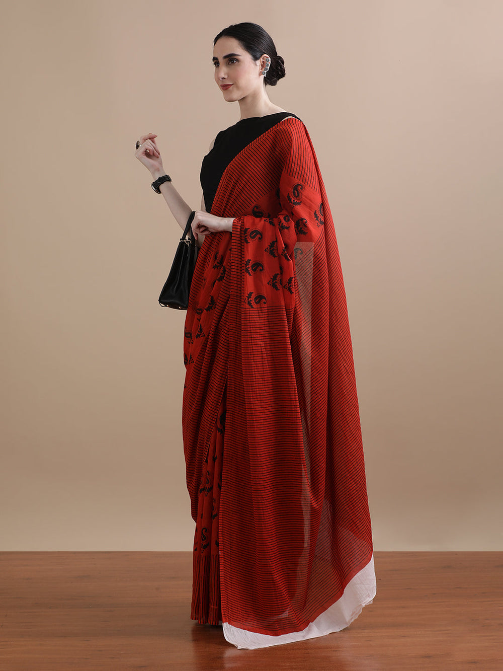 Ember Trace — Cotton Mulmul Printed Saree