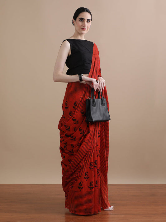 Ember Trace — Cotton Mulmul Printed Saree